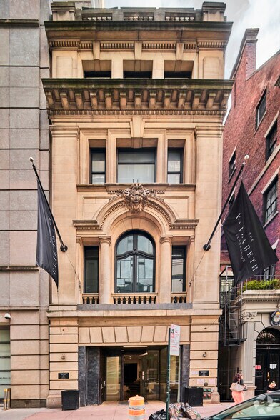 10 W 56th St, New York, NY à louer - Photo du bâtiment - Image 2 de 5