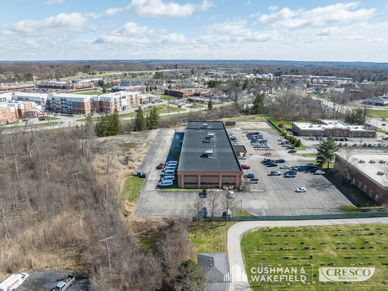 33001 Solon Rd, Solon, OH à louer - Photo du bâtiment - Image 2 de 3