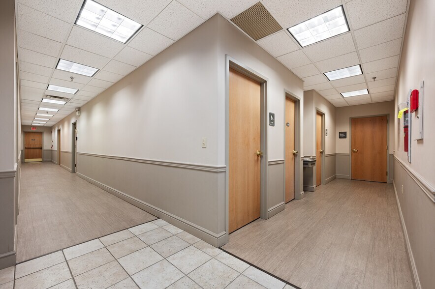 1000 Stonewood Dr, Wexford, PA à louer - Photo du bâtiment - Image 3 de 15