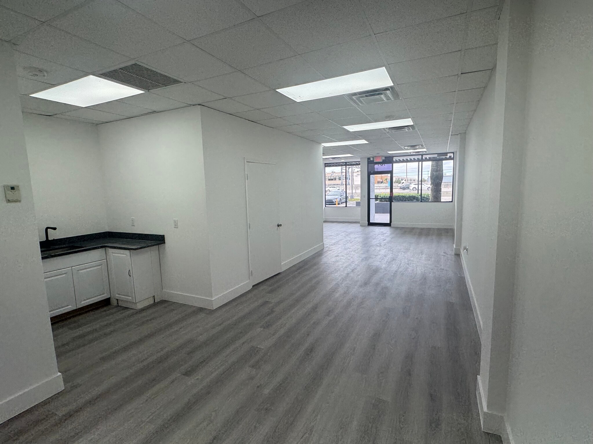 7506-7560 NW 70th St, Miami, FL for lease Interior Photo- Image 1 of 6