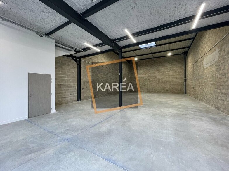 Flex in Lieusaint for lease - Building Photo - Image 3 of 5