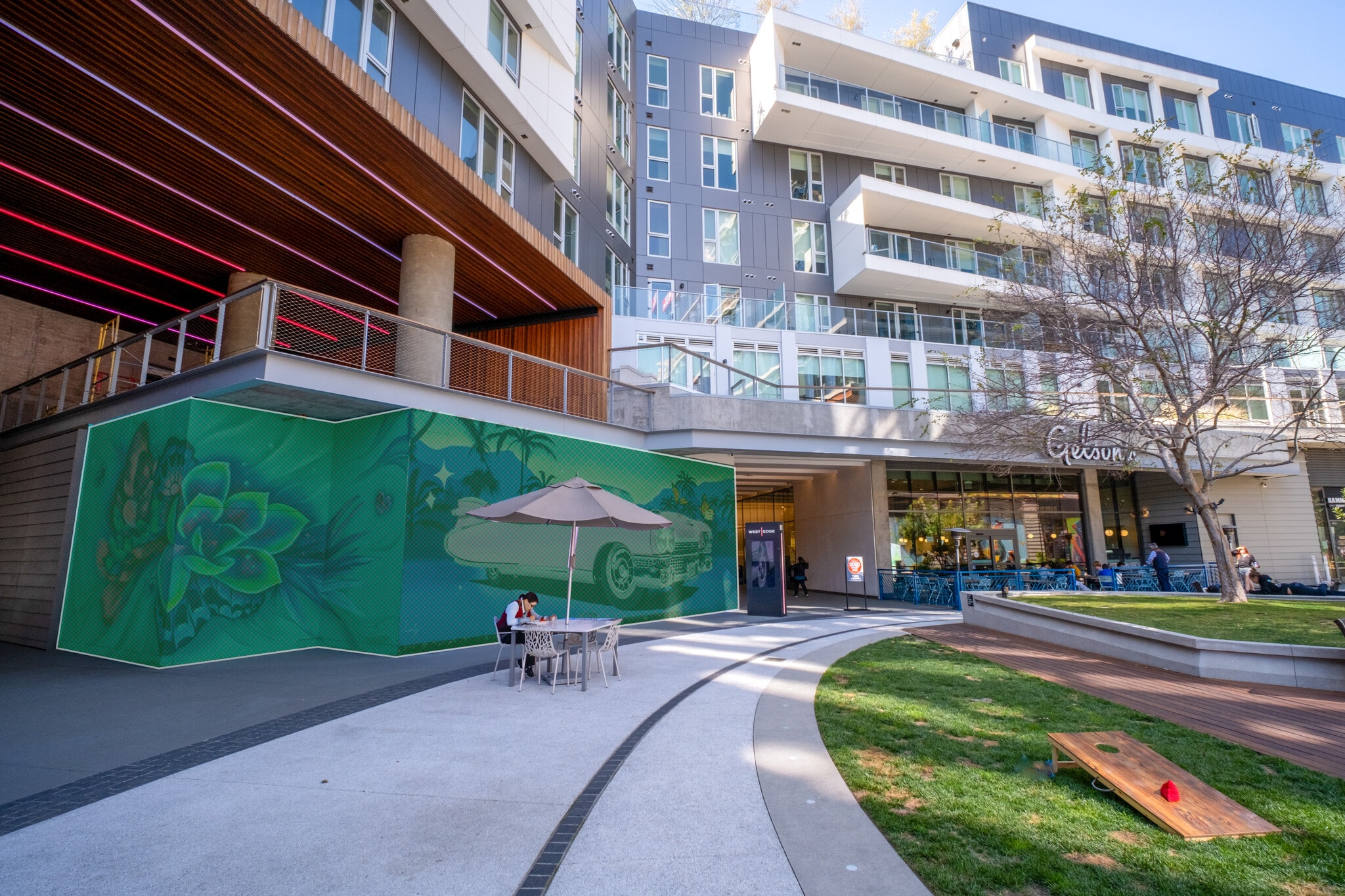 12101 W Olympic Blvd, Los Angeles, CA à louer Photo du bâtiment- Image 1 de 8