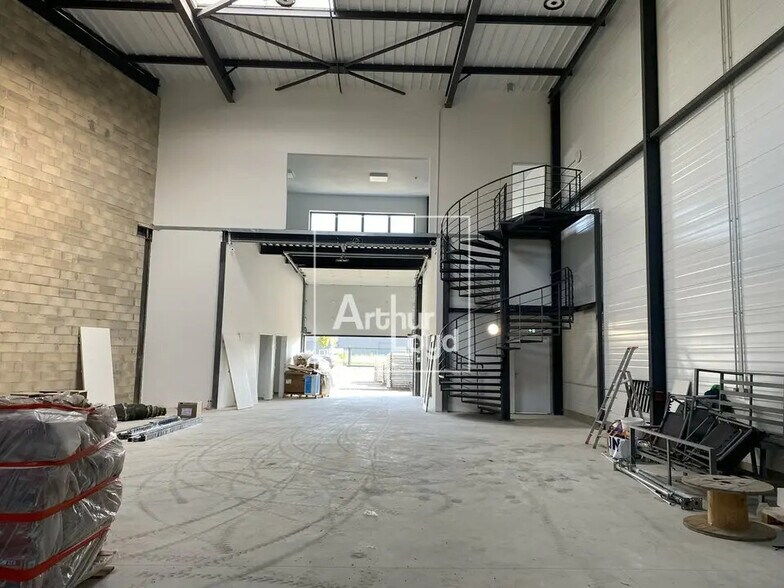 Bureau dans Saint-Pierre-du-Perray à louer - Photo intérieure - Image 2 de 8