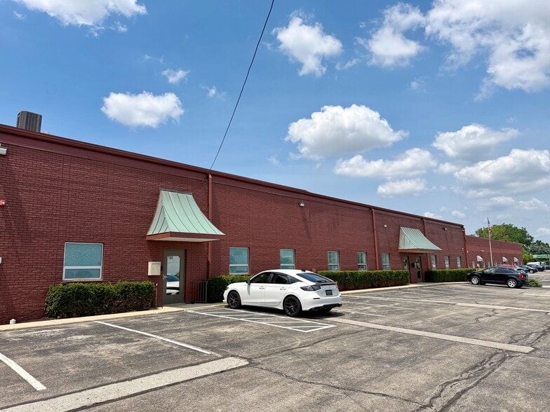 701-713 Hadley Dr, Columbus, OH for lease - Building Photo - Image 1 of 2
