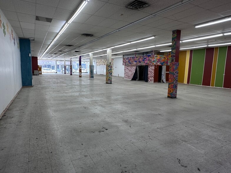 936-950 Rue Notre-Dame O, Montréal, QC for lease - Building Photo - Image 2 of 16