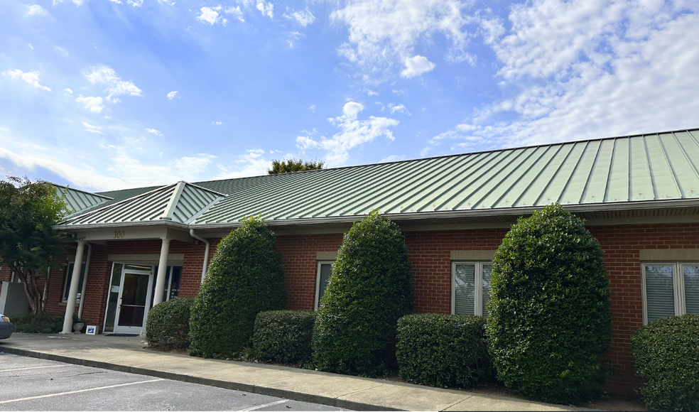 1000 Corporate Dr, Hillsborough, NC for lease - Building Photo - Image 2 of 2