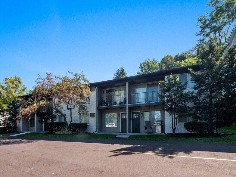 811-845 N Main St, Milford, MI for sale - Building Photo - Image 3 of 17