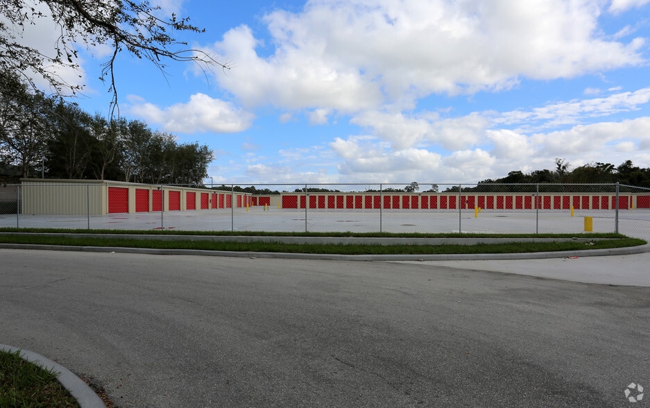 5645 W State Road 46, Sanford, FL à louer - Photo du bâtiment - Image 2 de 6