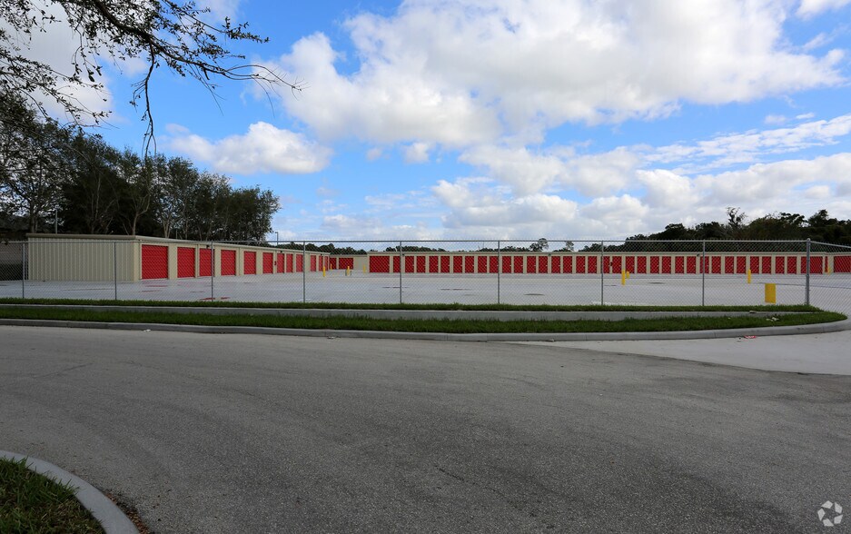 5645 W State Road 46, Sanford, FL à louer - Photo du bâtiment - Image 2 de 6