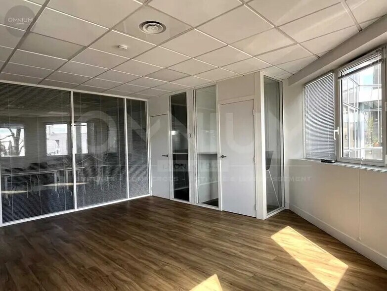 Office in Lyon for lease - Interior Photo - Image 1 of 20