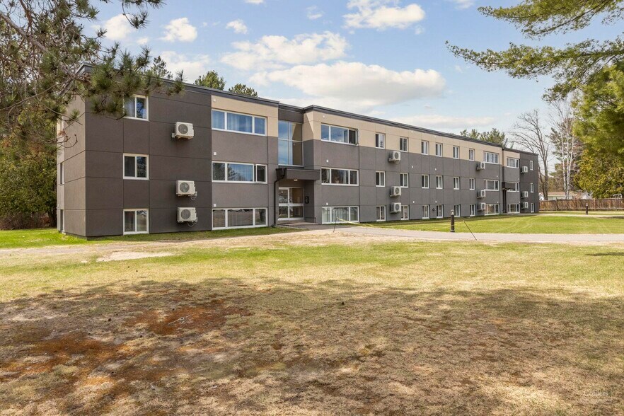 27 Tamarack St, Deep River, ON à vendre - Photo du bâtiment - Image 2 de 2