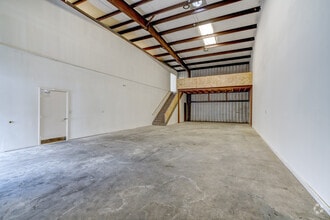 5829 W Sam Houston Pky N, Houston, TX à louer Photo intérieure- Image 1 de 3