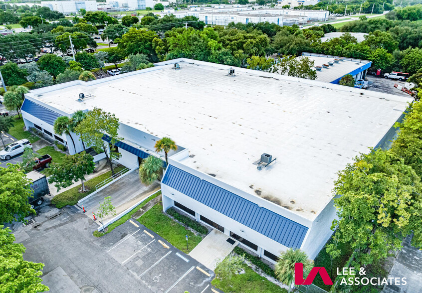 1701 Blount Rd, Pompano Beach, FL for lease - Building Photo - Image 3 of 9