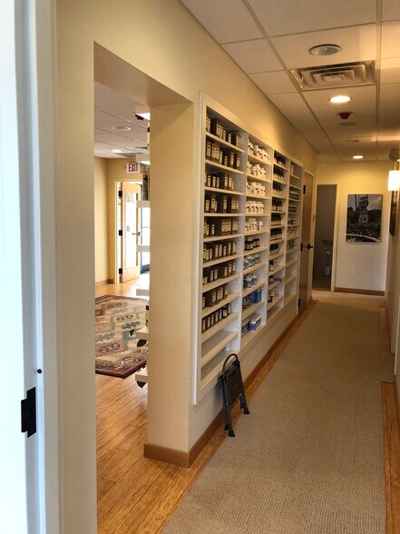 17 Glen Pond Dr, Red Hook, NY à louer - Photo du bâtiment - Image 3 de 7