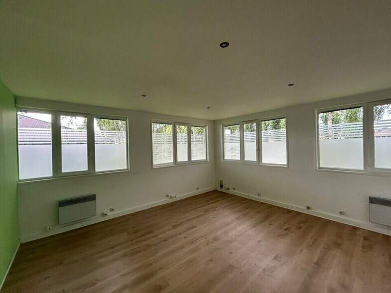 Office in VILLENEUVE-D'ASCQ for lease - Interior Photo - Image 2 of 4