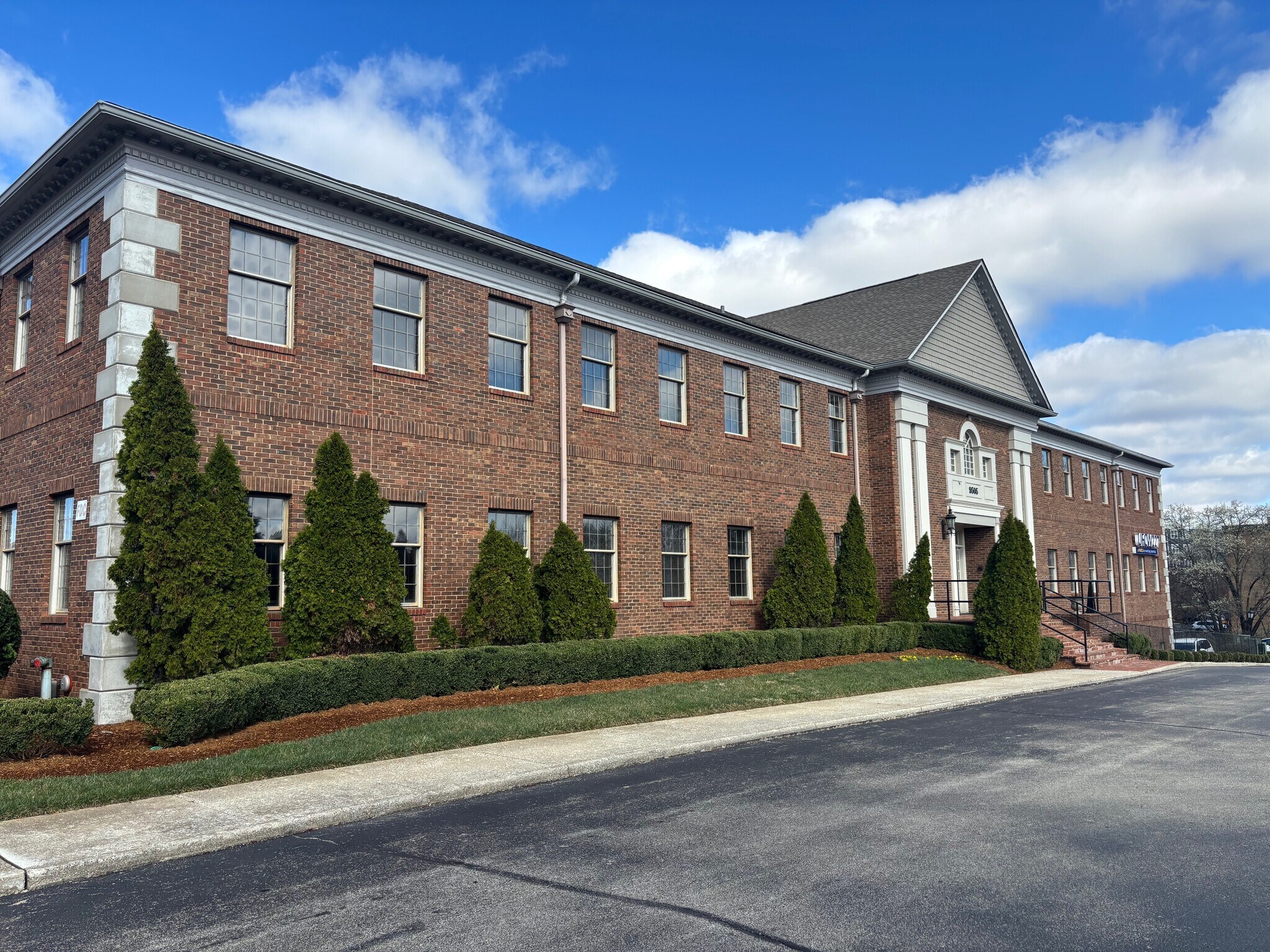 9505 Williamsburg Plaza, Louisville, KY for lease Building Photo- Image 1 of 6