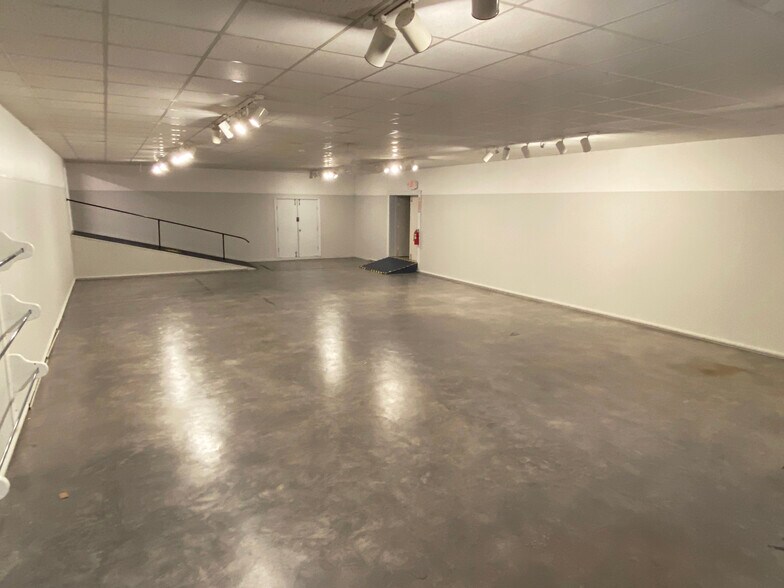 121 W Vance St, Zebulon, NC à vendre - Photo intérieure - Image 2 de 4