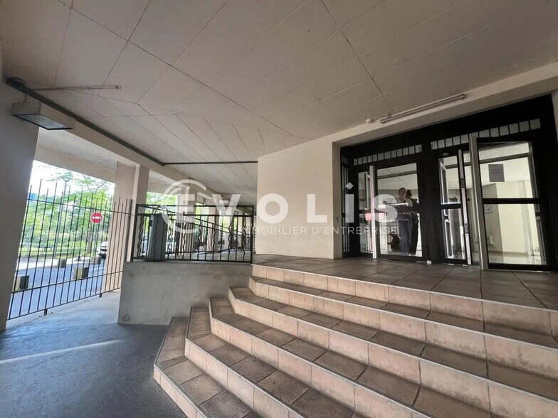 Bureau dans Noisy-le-Grand à louer - Photo du bâtiment - Image 2 de 12