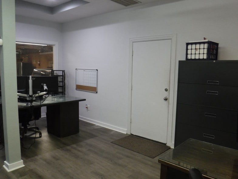 103 N Live Oak St, Tomball, TX for lease - Interior Photo - Image 3 of 22