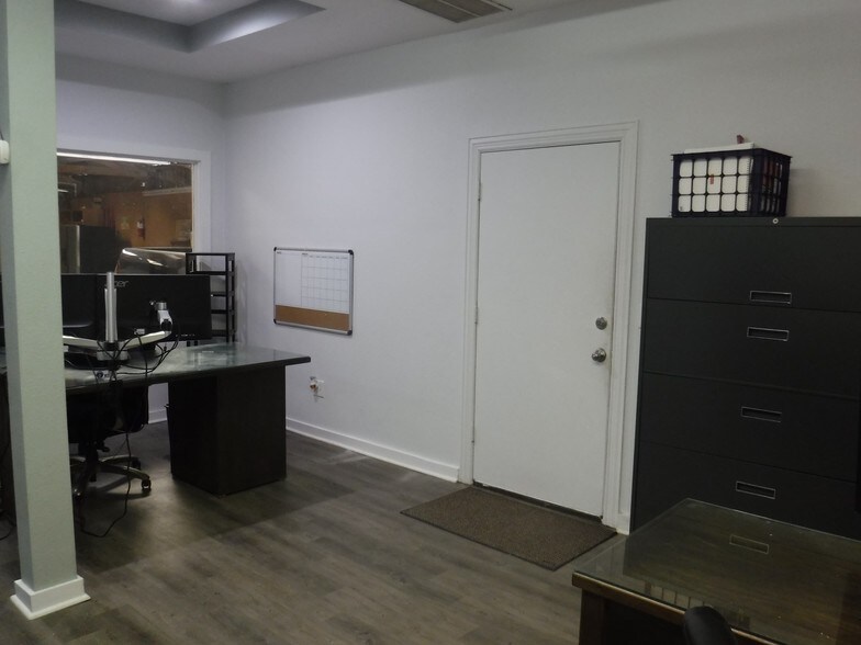 103 N Live Oak St, Tomball, TX à louer - Photo intérieure - Image 3 de 22