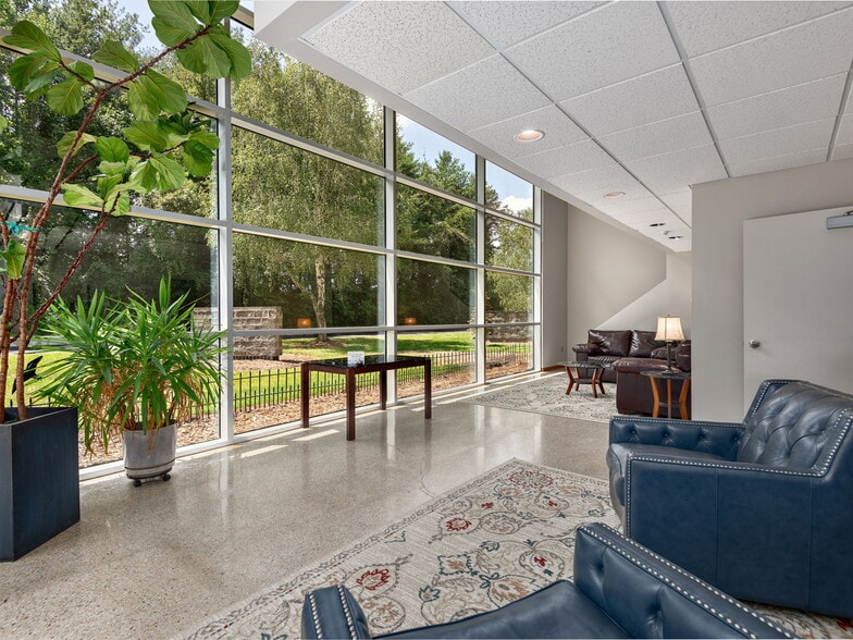 50 Fisk Dr, Arden, NC for sale - Interior Photo - Image 3 of 19