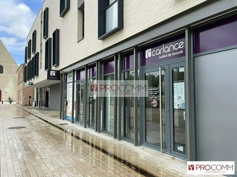 Retail in Luisant for lease Building Photo- Image 1 of 10