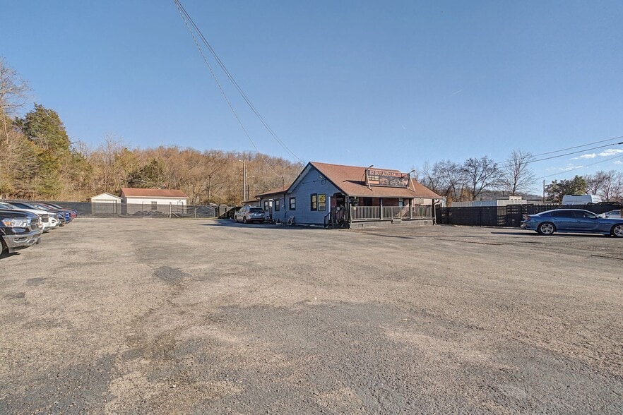 1195 Louisville Hwy, Millersville, TN for sale - Building Photo - Image 3 of 11