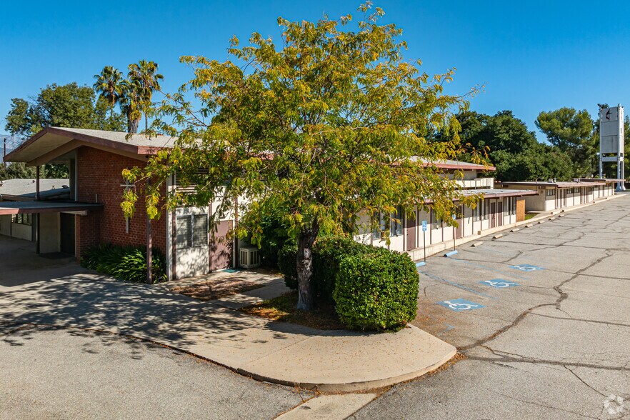 718 S Azusa Ave, West Covina, CA à louer - Photo du bâtiment - Image 2 de 4