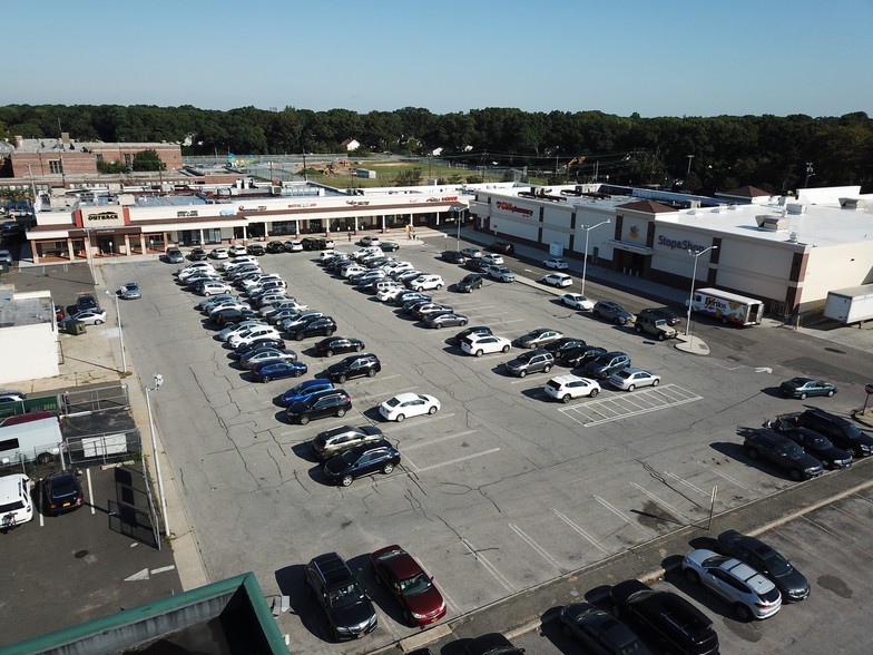 2124-2160 Merrick Mall, Merrick, NY à vendre - Photo principale - Image 1 de 1