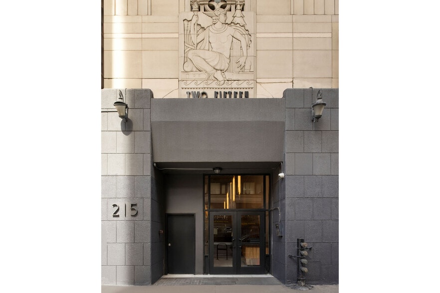 215 W 7th St, Los Angeles, CA for sale - Building Photo - Image 2 of 17
