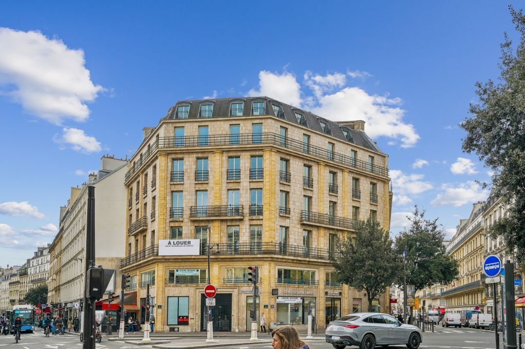 13 Place Kossuth, Paris for lease Building Photo- Image 1 of 12