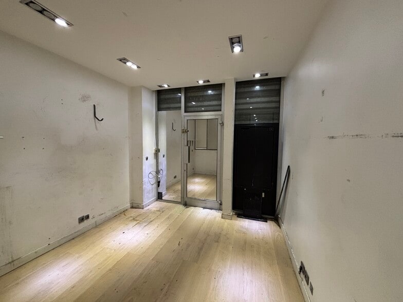 3 Avenue Parmentier, Paris for lease - Interior Photo - Image 2 of 11