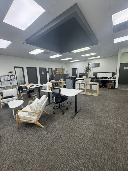 1480 Howard St, Elk Grove Village, IL for lease - Building Photo - Image 3 of 15