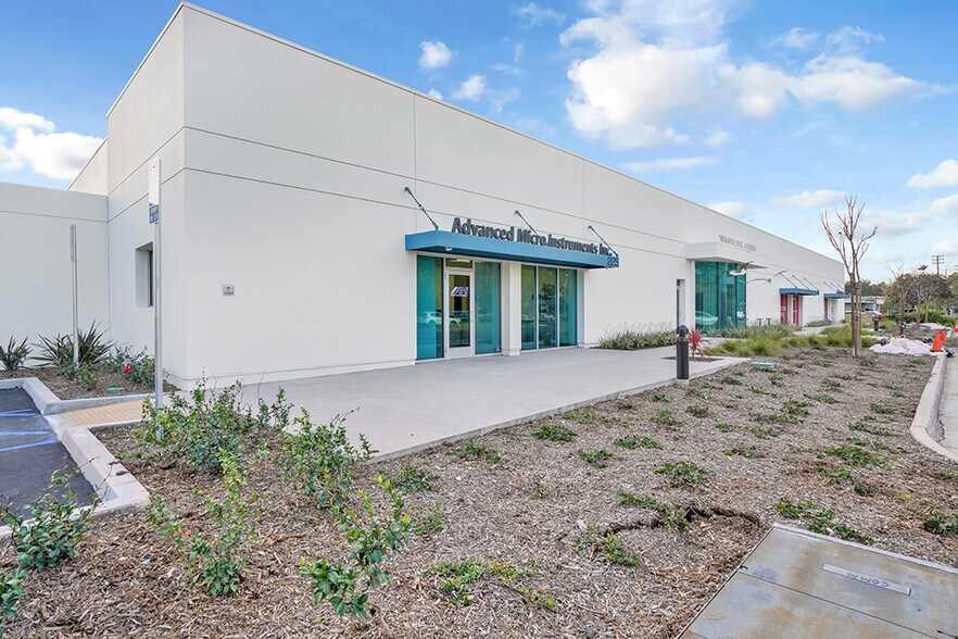 3159-3169 Red Hill Ave, Costa Mesa, CA à louer - Photo du bâtiment - Image 3 de 26