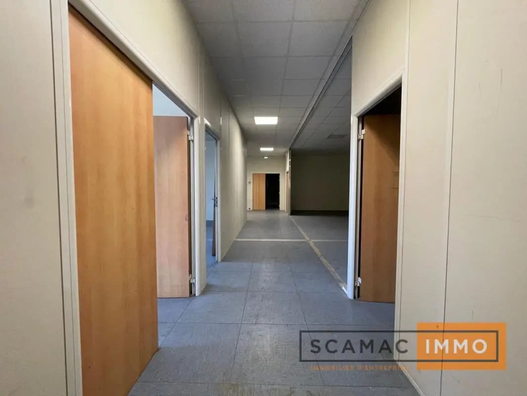 Industrial in Chilly-Mazarin for lease Interior Photo- Image 1 of 2