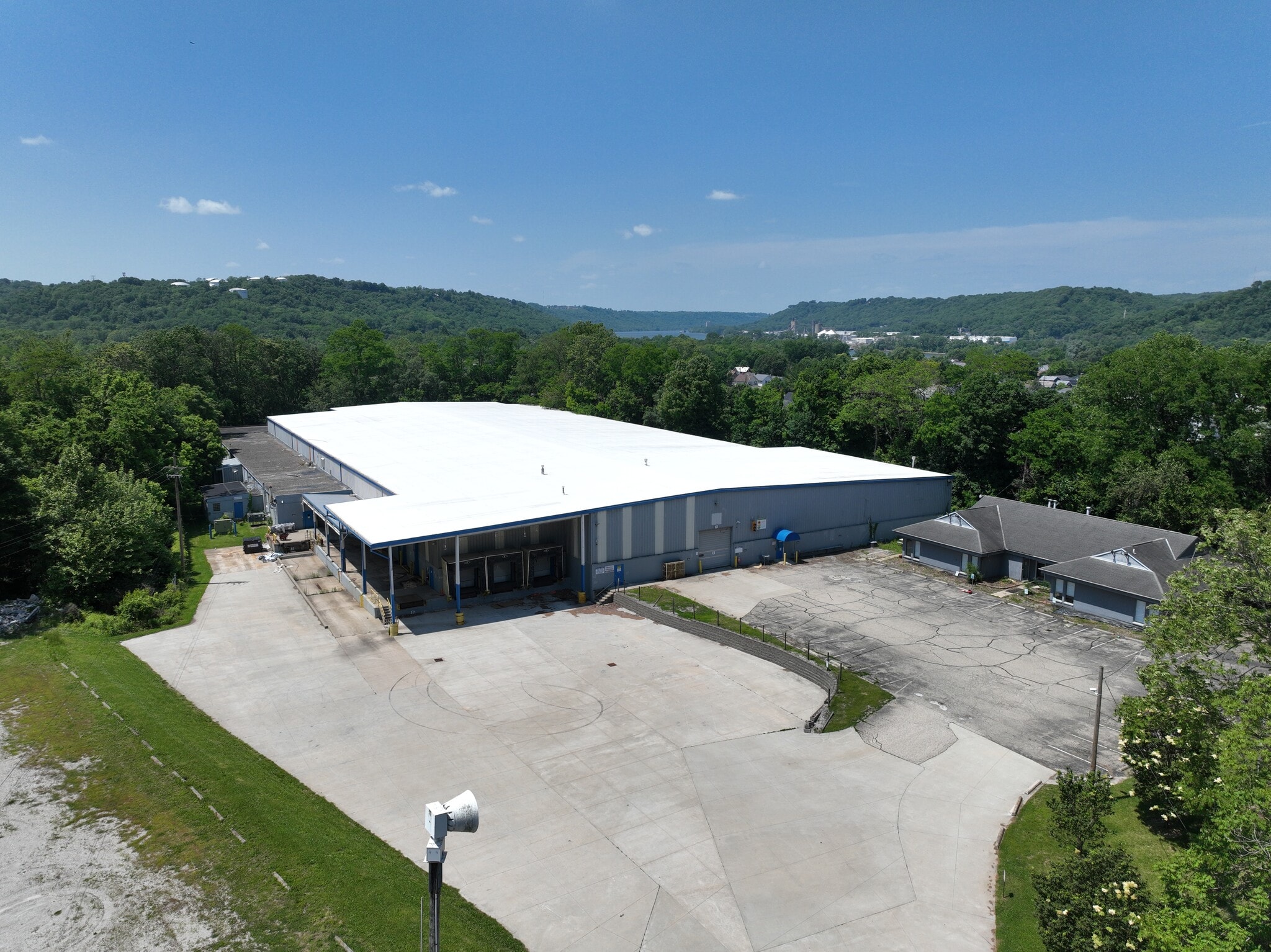 1 Sandbank Rd, Ludlow, KY for lease Building Photo- Image 1 of 3