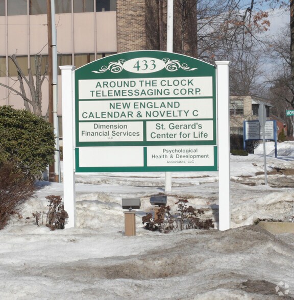 433 Silas Deane Hwy, Wethersfield, CT à louer - Photo du bâtiment - Image 2 de 13