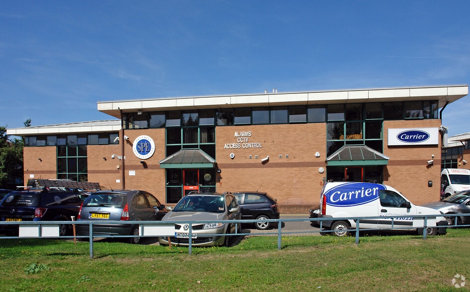 Cray Ave, Orpington for lease - Building Photo - Image 2 of 5