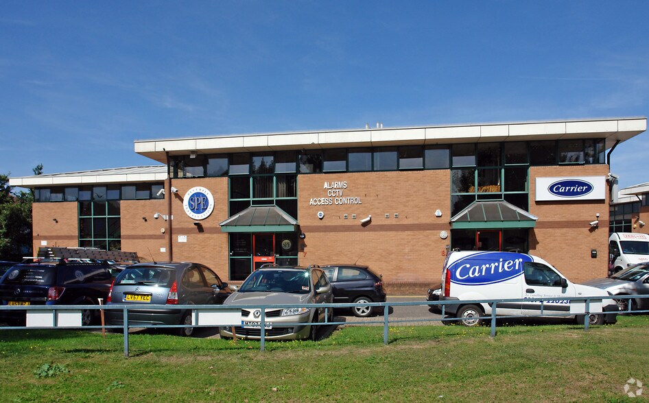 Cray Ave, Orpington à louer - Photo du bâtiment - Image 2 de 5