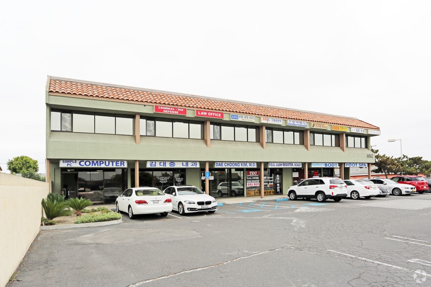 8862 Garden Grove Blvd, Garden Grove, CA for lease - Building Photo - Image 3 of 5