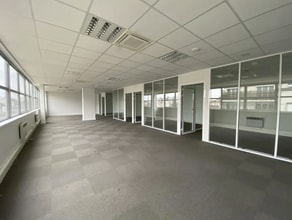 Office in Alfortville for lease Interior Photo- Image 1 of 12
