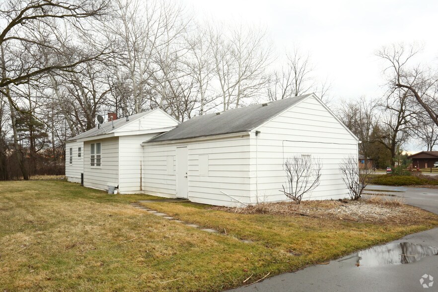 2702 Mccarty Rd, Saginaw, MI à louer - Photo du bâtiment - Image 2 de 9