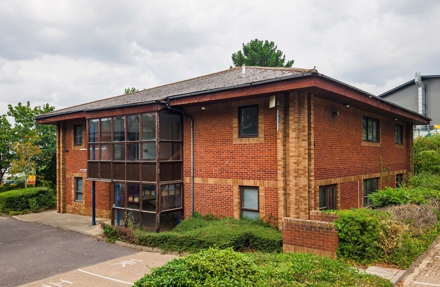 Ling Rd, Poole for sale - Primary Photo - Image 1 of 7