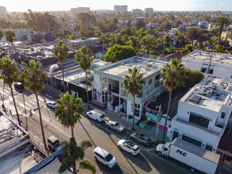 1350-1352 Abbot Kinney Blvd, Venice, CA for lease - Building Photo - Image 3 of 3