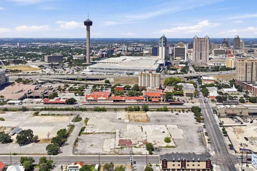 1220 E Commerce St, San Antonio, TX for sale - Building Photo - Image 2 of 24