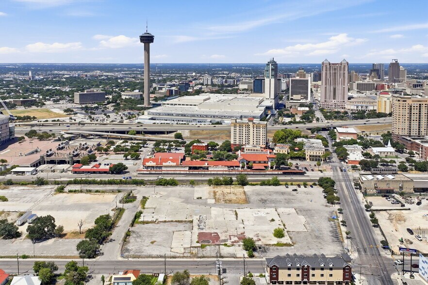 1220 E Commerce St, San Antonio, TX à vendre - Photo du bâtiment - Image 2 de 24