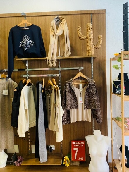 Retail in Elche, Alicante for lease - Interior Photo - Image 1 of 10