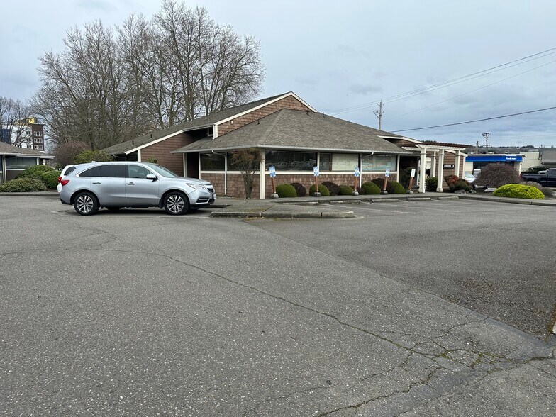 1006 Fryar Ave, Sumner, WA à vendre - Photo du bâtiment - Image 2 de 9