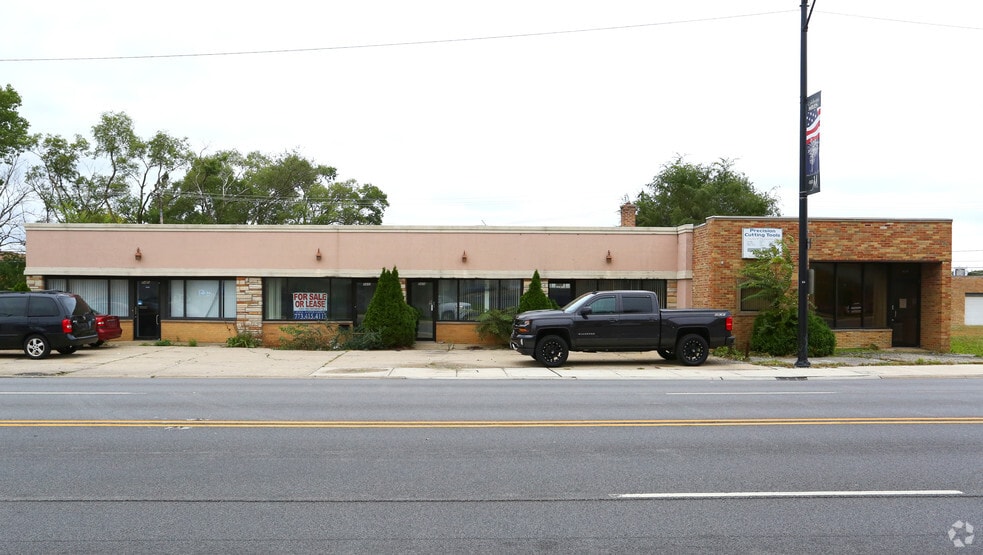 7430 N Milwaukee Ave, Niles, IL for sale - Building Photo - Image 2 of 4