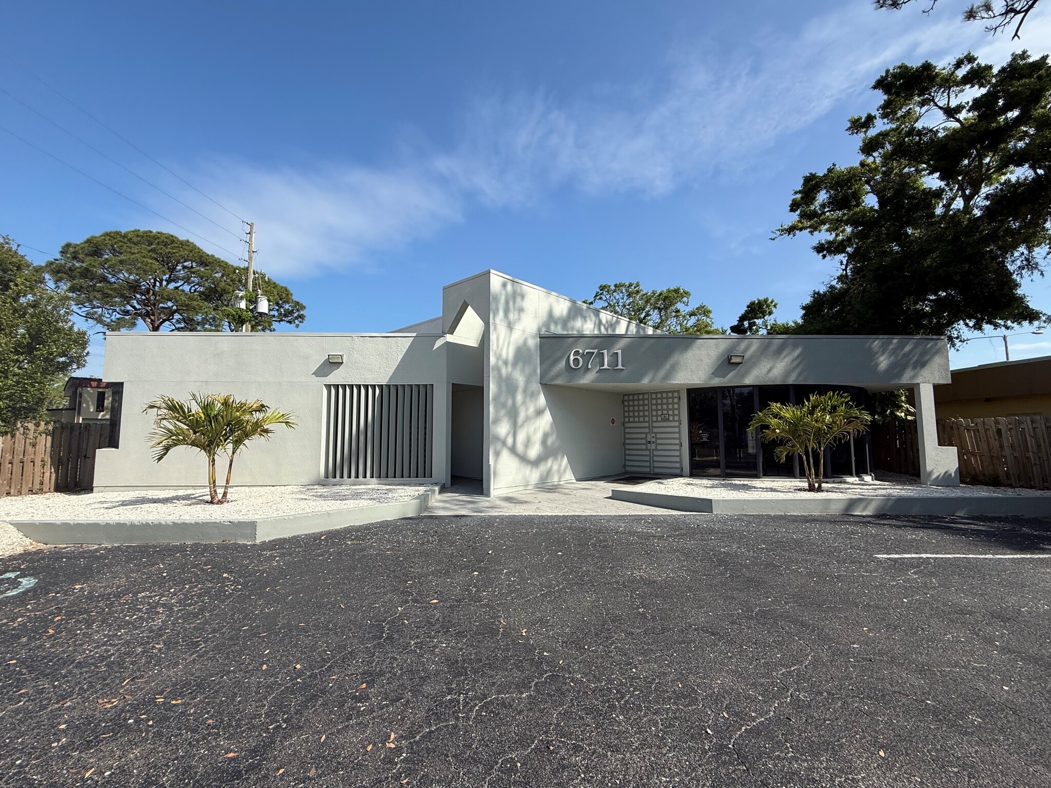 6711 38th Ave N, Saint Petersburg, FL à vendre Photo principale- Image 1 de 26